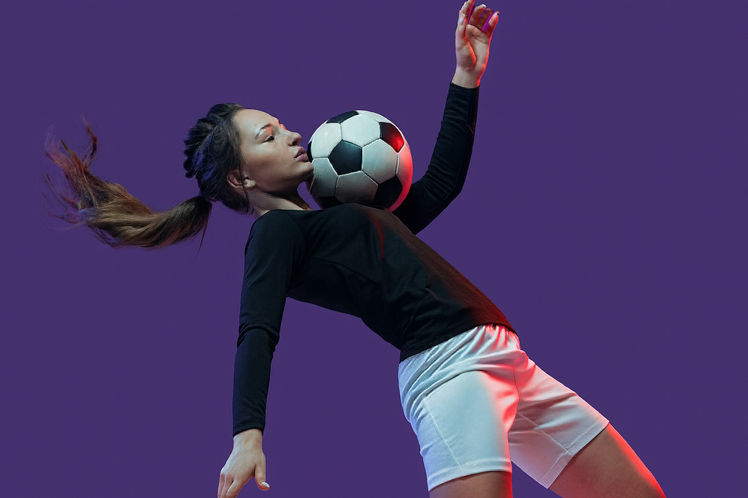 Joueuse de football en mouvement